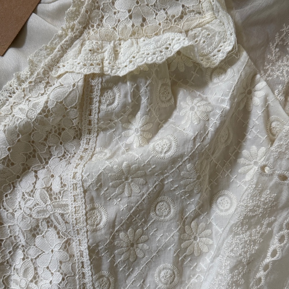 😊NWT Listicle Cream Lace Eyelet Blouse - Picture 6 of 10